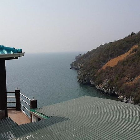 Yellow House Koh Sichang Экстерьер фото